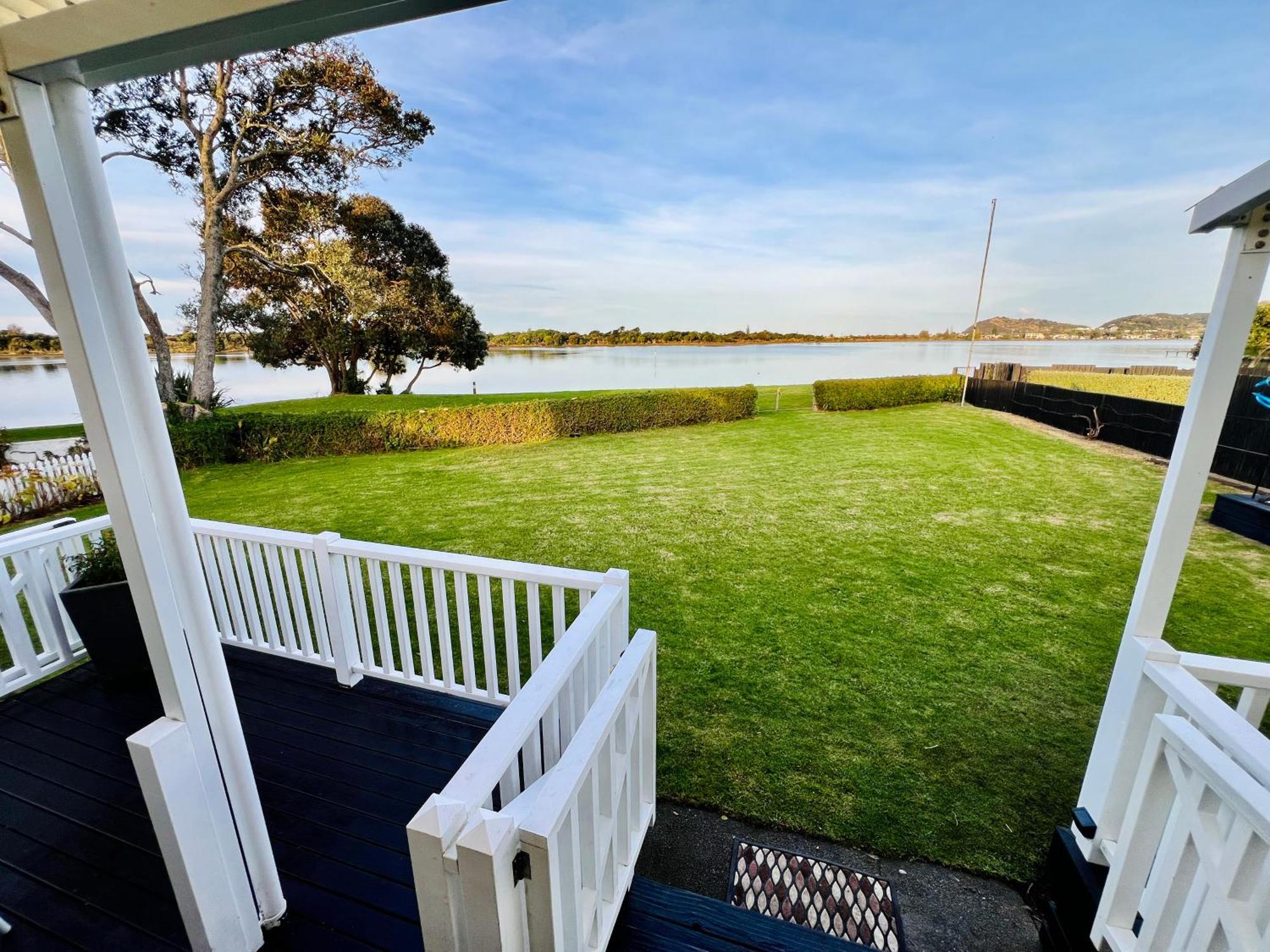 Monarch Cottage On The Estuary Athenree Exteriör bild